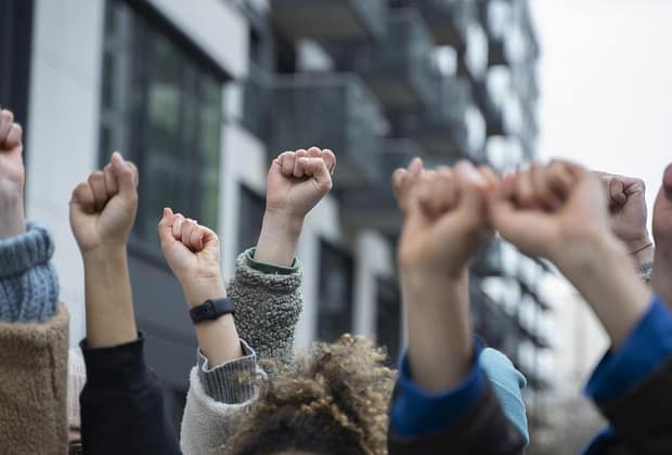Georgia, zguduită de proteste masive în ziua alegerilor locale