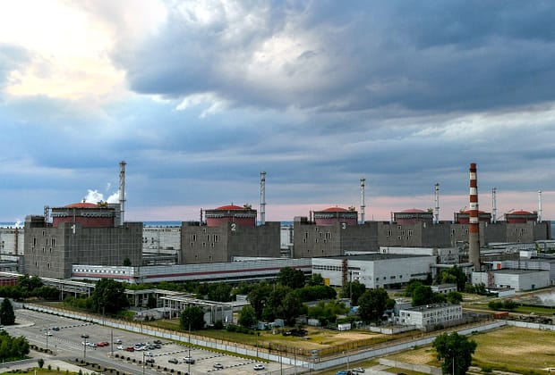 Bombardamente raportate la doar un kilometru de centrala nucleară Zaporojie. Avertismentul șefului AIEA