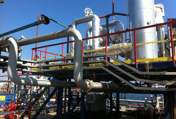 Scurgeri de amoniac la rafinăria Petromidia din Năvodari. Garda de Mediu a dispus închiderea unei instalații