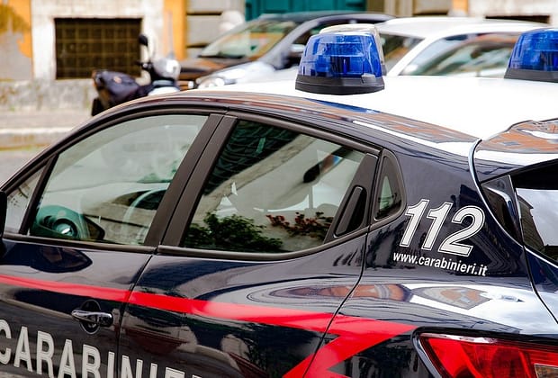 Un român arestat în Italia după ce a furat bacșișuri din două hoteluri