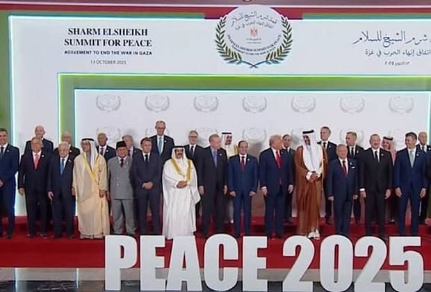 Diplomație, interese și echilibru de putere. De ce s-au grăbit liderii lumii să apară în poză cu Donald Trump la Sharm El-Sheikh. Nu e doar despre pace