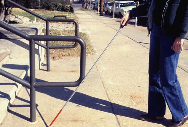 Revoluție în medicină: un implant ocular face posibil ca orbii să-și recapete vederea