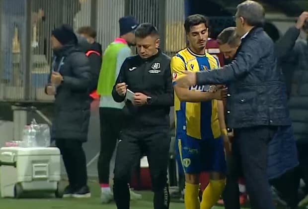 Și-a scos din sărite antrenorul! » Intrat pe parcurs în Petrolul