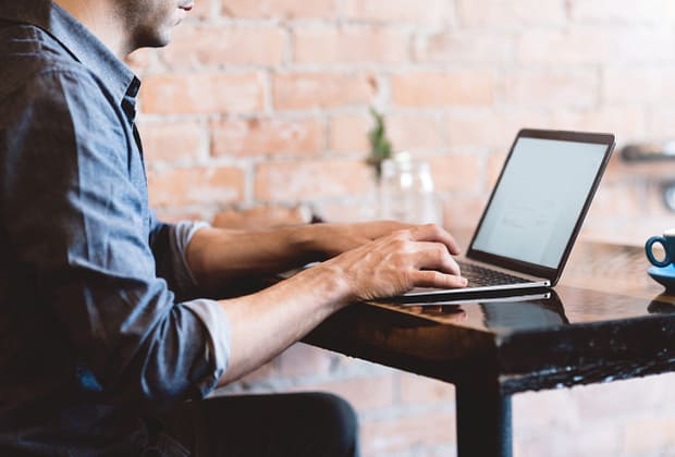 Motivul pentru care traficul pe site-urile pentru adulți s-a redus drastic în Marea Britanie. Vizitele pe Pornhub au scăzut cu 77%: „Sincer, am fost șocați”