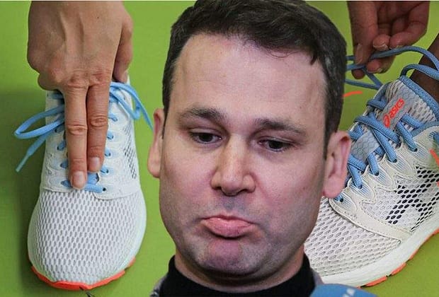 Sondaj INSCOP: 26% dintre români cred că omul nu a ajuns pe Lună, 30% că Negoiță e în stare să-și lege singur șireturile