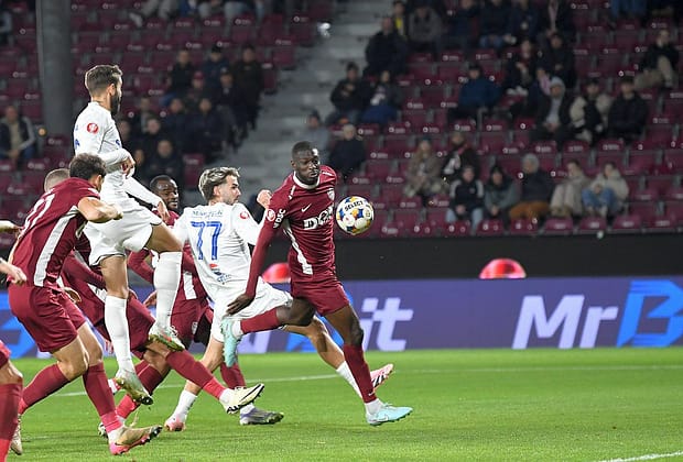 Fanii CFR-ului n-au mai răbdat: ironii în finalul eșecului cu Farul