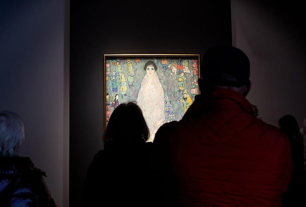 Un tablou de Gustav Klimt a doborât recordul pentru cea mai scumpă operă de artă modernă vândută vreodată la o licitație, prețul depășind cu mult așteptările