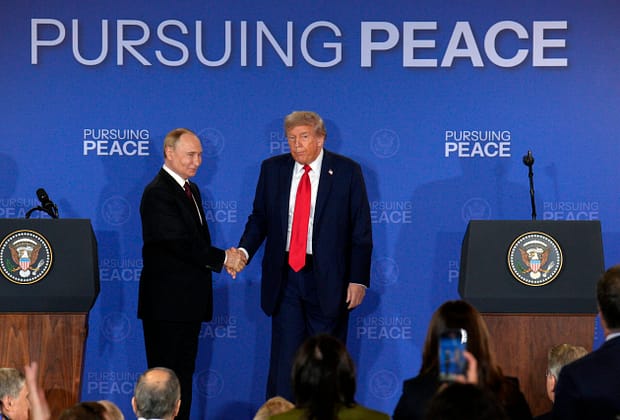 Cristian Tudor Popescu, despre planul lui Trump pentru Ucraina: „Cuvântul pace n-a mai avut un sens atât de hidos de la Acordul de la Munchen. Trocul sângeros de atunci se repetă acum”