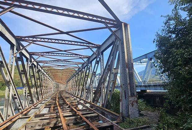 Cum a fost construită calea ferată a Văii Oltului, în urmă cu 125 de ani. Traseul dificil care străbate Carpații