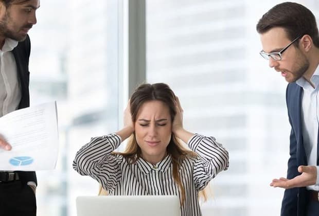 De ce liderii agresivi prosperă în companiile în care presiunea se confundă cu performanța: „Adevărata putere nu stă în frică, ci în capacitatea de a crea siguranță”