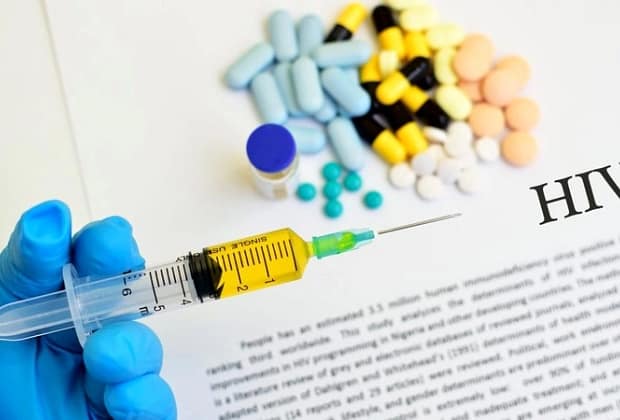 Cât plăteşte statul anual pentru tratamentul pacienţilor infectaţi cu HIV. Un medic explică bugetul