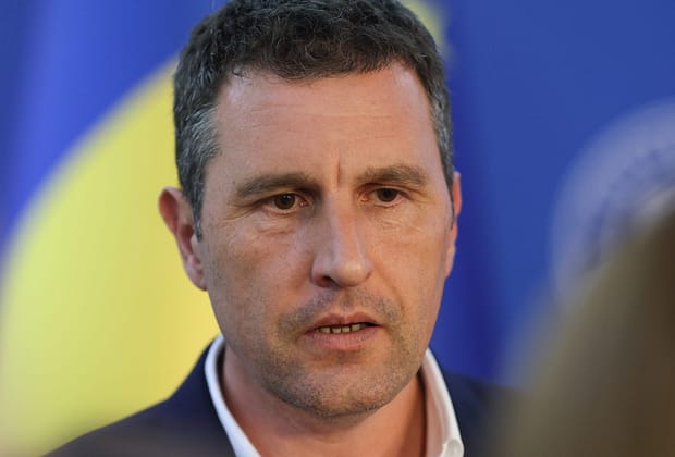 Tanczos Barna, despre incidentul din 2006 când a fost înjunghiat în biroul său „Dumnezeu m-a trimis înapoi”. Despre agresor: „Instanţa a zis că trebuie să îmi dea 10.000 de euro. Nu i-am cerut banii”