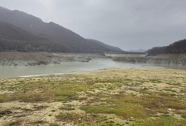 CJ Prahova, despre criza care a lăsat peste 100.000 de cetățeni fără apă: „Cauza este direct legată de deciziile Ministerului Mediului și ale instituțiilor din subordine”