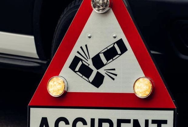 Accident grav la Azuga: Opt persoane rănite, dintre care trei copii