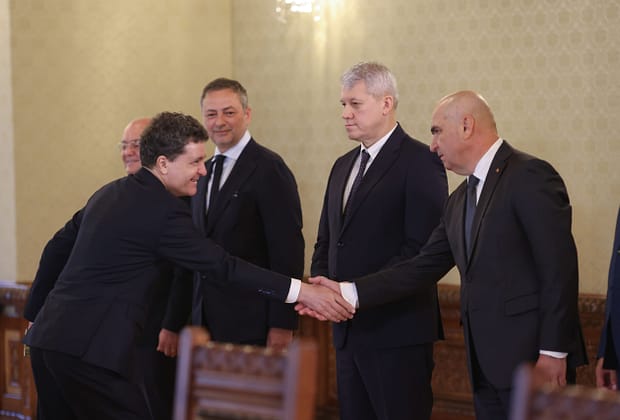 Cât de posibilă e o nouă fuziune a partidelor de dreapta. Politolog: „Întrebarea e în jurul cui se va face, în jurul PNL sau în jurul USR”