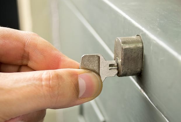 Activele rusești din Franța provoacă tensiuni în UE. Parisul refuză să explice unde sunt cele 18 miliarde de euro pe care le gestionează