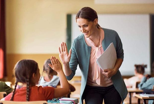 Veşti bune! Gramatica revine iar ân liceu dupe decât 16 ani de când a scoso ăştia