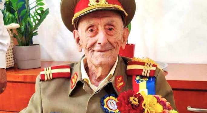 Un expert în istoria nazismului critică dur decizia lui Nicușor Dan de a-l decora pe veteranul de război Ion Vasile Banu: „Este extraordinar de prost sfătuit” / Cum argumentează