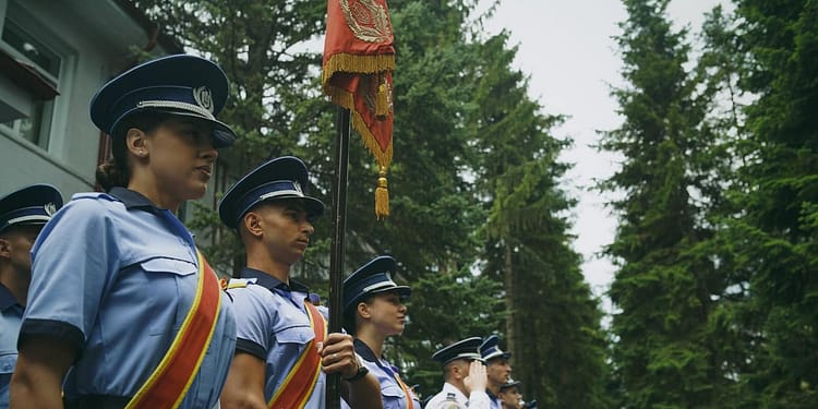 De ce nu vor tinerii să devină polițiști, jandarmi sau pompieri. „Au scăzut drastic condițiile care să-i motiveze”
