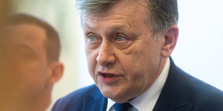 VIDEO Antonescu spune că nu vrea să schimbe guvernul după prezidențiale, pentru cooptarea USR: „Nu mă voi apuca să intrigăresc prin Parlament”