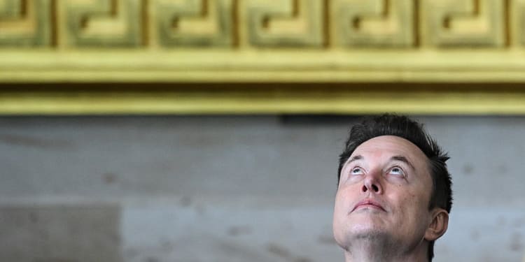 Din ce postură comunică Musk închideri de agenții și reduceri de cheltuieli? Casa Albă anunță că nu este angajat al Departamentului de eficiență guvernamentală