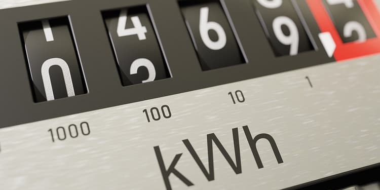 Cât se pot scumpi facturile după renunțarea la prețurile plafonate ale energiei electrice. Precizări oficiale