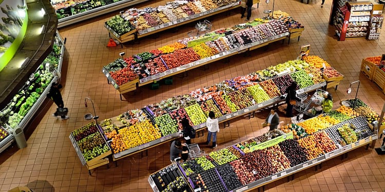 Luni, ziua boicotului anunțat de Georgescu în supermarketuri. Val de avertismente din partea experților. „Pierderea va fi catastrofală, dar nu pentru supermarket”
