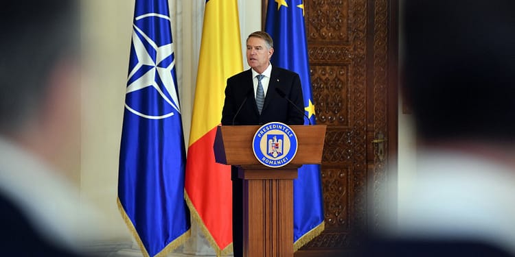 Președintele CCR și doi judecători, decorați de Iohannis. Bogdan Chirieac: Arată ca o cumpărare a distinșilor membri ai Curții Constituționale