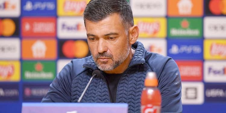 Feyenoord -a concediat antrenorul cu două zile înaintea partidei cu AC Milan