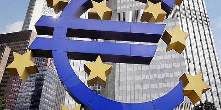 Avertisment al băncii centrale a UE. Europa ar putea avea de pierdut de pe urma războiului comercial dintre SUA şi China