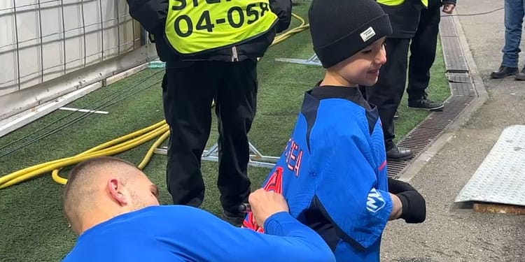 FCSB -0. Lacrimi de bucurie după gestul de suflet al lui Daniel Bîrligea: „Te iubesc!” » Moment emoționant surprins de reporterul GSP la Arena Națională
