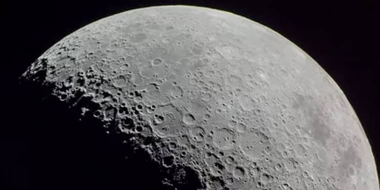 Două canioane mari au apărut pe Lună în doar 10 minute, în urma impactului unui asteroid