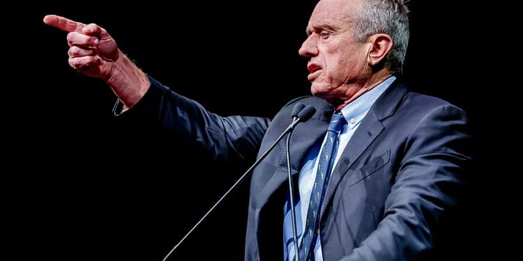 Un medic gastroenterolog l-ar putea opri pe Robert F. Kennedy Jr. să ajungă ministrul Sănătății, în cabinetul Trump