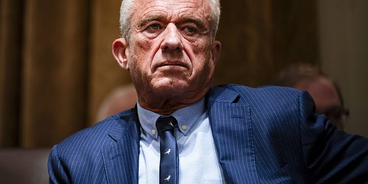R.F. Kennedy Jr. dezinformează cu privire la două medicamente care ar ajuta la „vindecarea” pacienților cu rujeolă