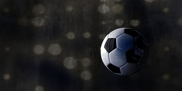 Fostul fotbalist declarat decedat dintr-o eroare, premiat de echipa care a produs gafa