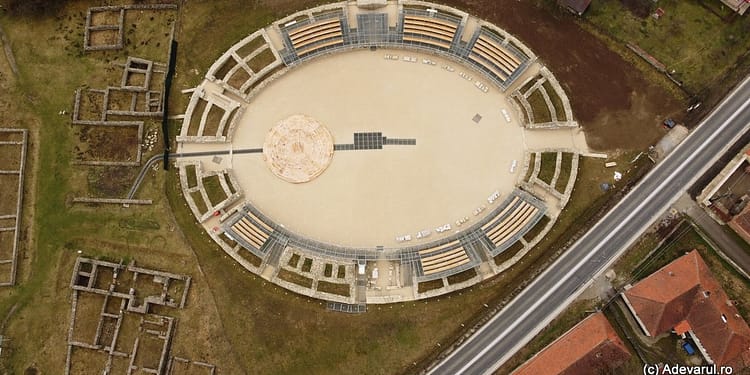 Ironii pe seama amfiteatrului din Sarmizegetusa romană, după restaurare: „Arată mai mult a stadion comunal”