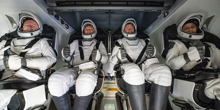 Astronauții blocați nouă luni în spațiu s-au întors pe Pământ. Ce efecte asupra organismului a avut perioada neașteptat de lungă