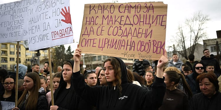 VIDEO Macedonia de Nord: Mii de oameni au denunțat în stradă corupția generalizată, după incendiul dintr-un club soldat cu zeci de morți