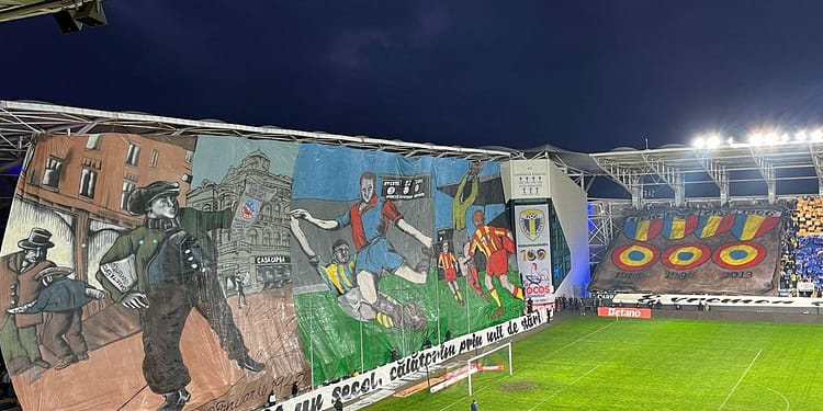 Galeria Petrolului își confecționează scenografii în bazinul Vega, închis de trei ani, cu tavanul în pericol de prăbușire! + Alt dezastru la clubul Primăriei din Ploiești: patinoarul abandonat