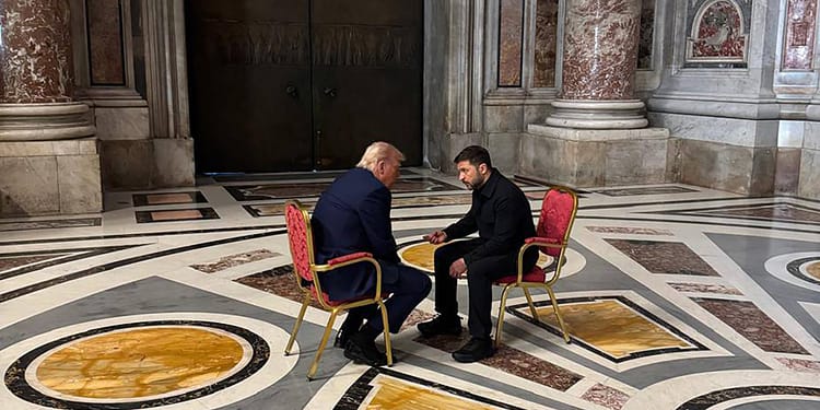 Trump și Zelenski, față-n față, la Vatican. „O întâlnire simbolică cu potențial de a deveni istorică”, spune președintele ucrainean. Noi detalii despre discuția dintre cei doi