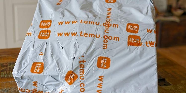 Vești bune. Mii de români au primit azi mielul și pasca comandate pe Temu pentru Paști