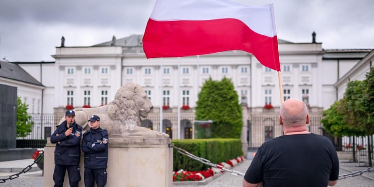 Polonia, în pragul turului decisiv al prezidențialelor. Cine conduce în sondaje înainte de alegeri