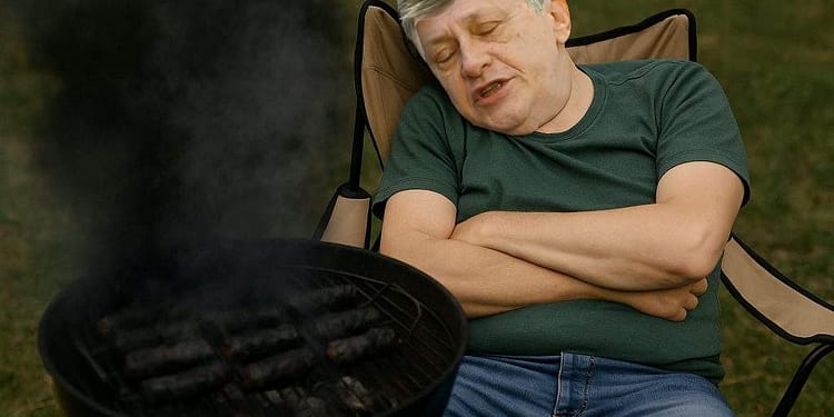 Pe ăsta-l vreți președinte? Crin a adormit în fața grătarului și a ars toți micii
