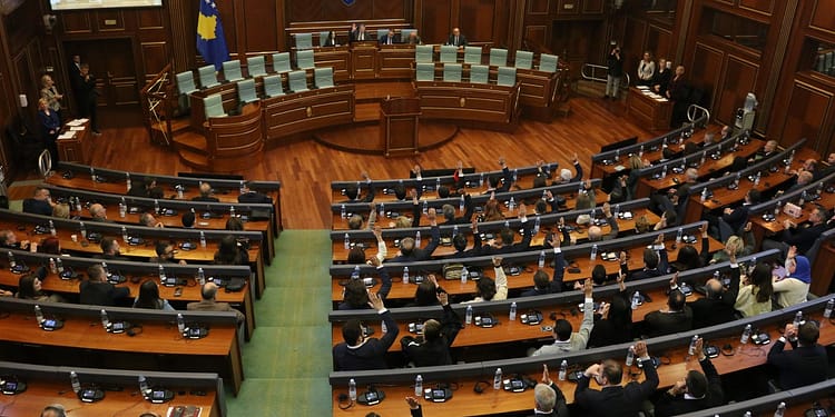 Parlamentul din Kosovo nu și-a ales președintele nici din a zecea încercare. Blocaj politic la Pristina