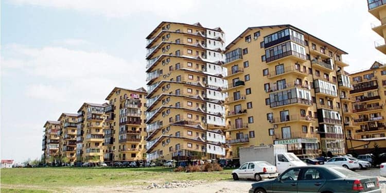 Bloc ingenios în Militari Residence. Are 2 etaje și 36 de mansarde!