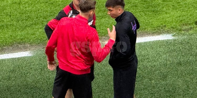 E un semn? Ce făcea Alexandru Musi cu fotbaliștii lui Dinamo, înaintea derby-ului cu FCSB