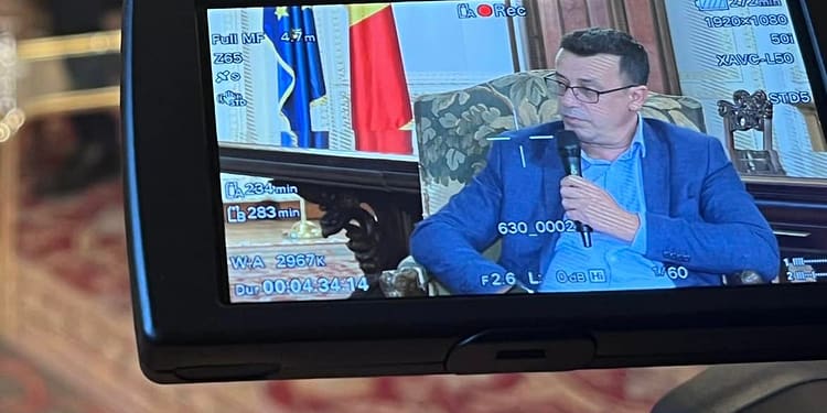 Ce se întâmplă în culisele România TV în timpul emisiei oprite. Ciutacu a publicat imaginea zilei