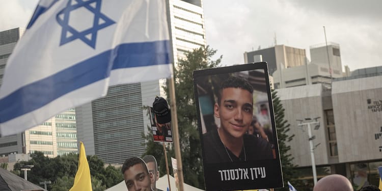 Un ostatic israeliano-american, eliberat de Hamas. Netanyahu: Combinație câștigătoare între presiunea militară a Israelului și presiunea lui Trump