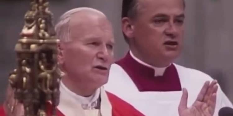 Încercarea de asasinare a Papei Ioan Paul al II-lea. Cum a reacționat Suveranul Pontif față de atacator
