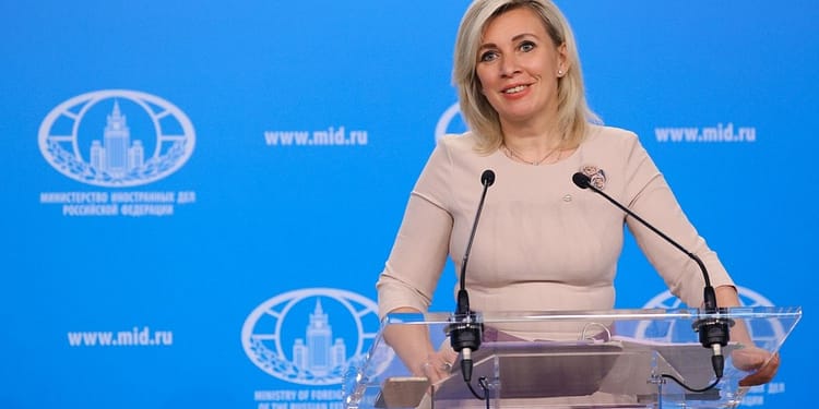 Maria Zaharova îl jignește pe Zelenski într-o conferință de presă: „Un clovn. Un ratat”